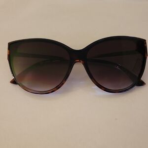 Jessica Simpson Tortoise Shell Sunglasses